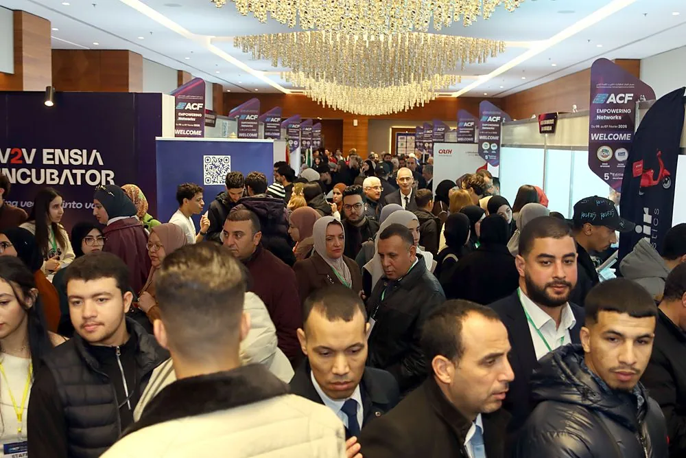 Foule dans les allées du salon